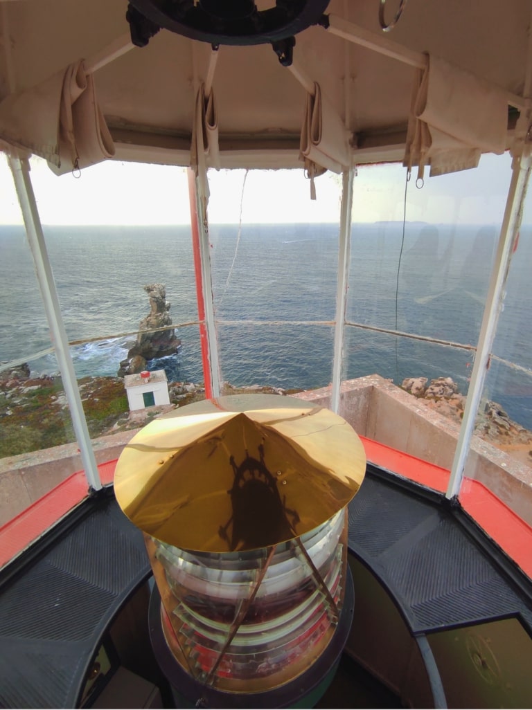 Vista do interior do topo do farol do Cabo Carvoeiro