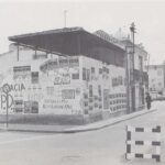 Foto preto e branco Peniche Antigo de Praça Jacob Rodrigues Pereira no último dia da primeira campanha eleitoral, em 24 de Abril de 1975
