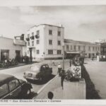 Foto preto e branco Peniche Antigo de Centro/Rua Alexandre Herculano e antigos Correios no século XX