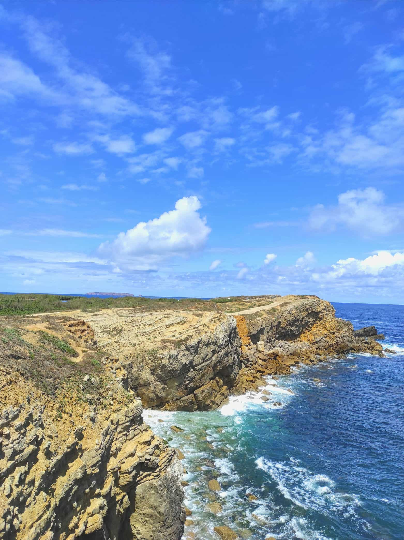 Papôa em Peniche vista da zona do Forte da Luz