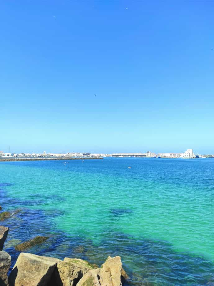 Mar azul na Ribeira de Peniche